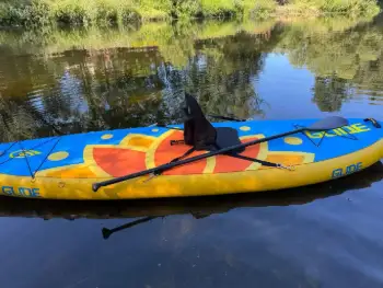 Stand-up-Paddling-Board auf dem Wasser