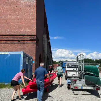 Boote an einer Wehranlage am Schwarzen Regen
